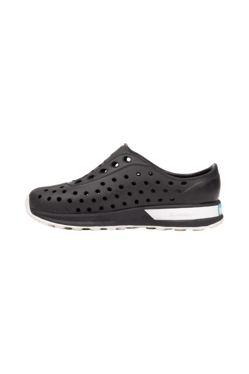 Angled view of a Native Shoes Kids Robbie Block Kids | Jfyblk/Jfyblk/Shlwht/Shlspckrb Footwear in Jfyblk/Jfyblk/Shlwht/Shlspckrb