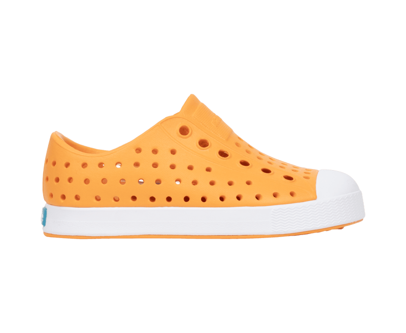 Side view of a Native Shoes Kids Jefferson Kids Footwear in Pynor/Shlwht