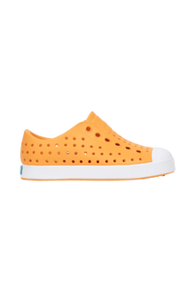 Side view of a Native Shoes Kids Jefferson Kids Footwear in Pynor/Shlwht