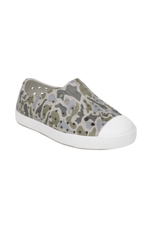 Bottom view of a Native Shoes Kids Jefferson Print Kids | Slkgry/Shlwht/Vetcamo Footwear in Slkgry/Shlwht/Vetcamo