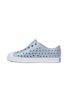 Angled view of a Native Shoes Kids Jefferson Bio-Bling Kids | Skwyblng/Shlwht Footwear in Skwyblng/Shlwht