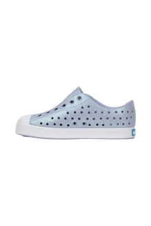 Angled view of a Native Shoes Kids Jefferson Bio-Bling Kids | Skwyblng/Shlwht Footwear in Skwyblng/Shlwht