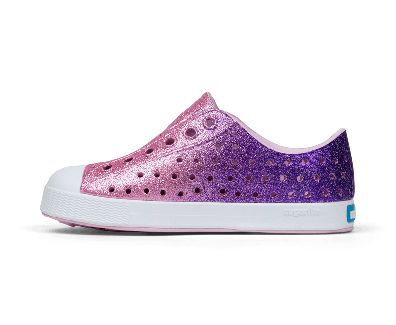 Angled view of a Native Shoes Kids Jefferson Bio-Bling Kids | Paraglamblng/Shlwht Footwear in Paraglamblng/Shlwht
