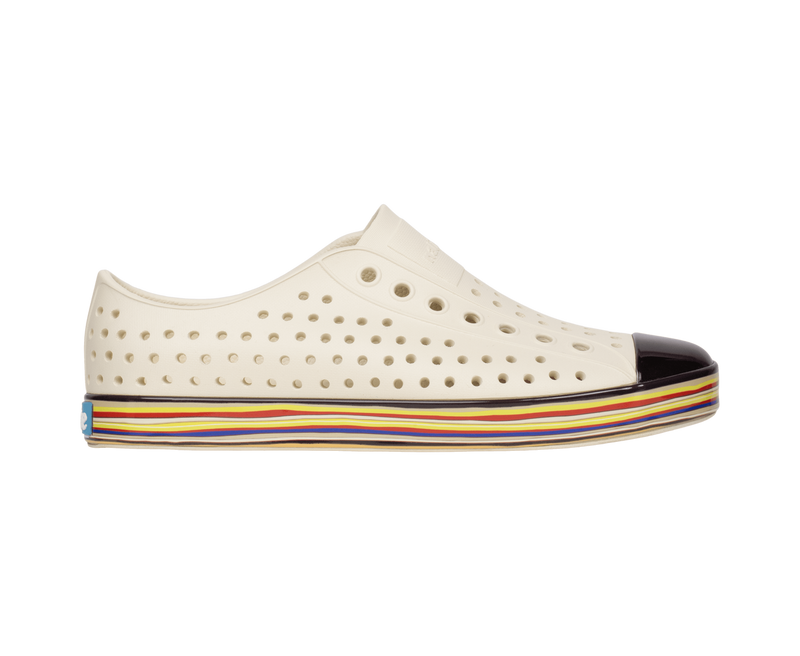 Side view of a Native Shoes Adults Jefferson Wanderfoam Wrp Footwear in Bnwht/Strtarnbw
