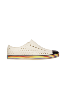 Side view of a Native Shoes Adults Jefferson Wanderfoam Wrp Footwear in Bnwht/Strtarnbw