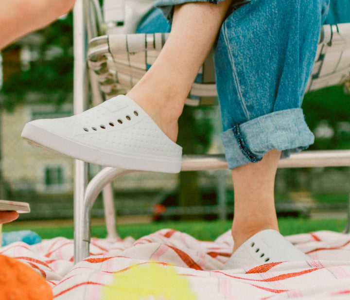 エコスパ  white Jefferson Clog Wanderfoam™ | Native Shoes