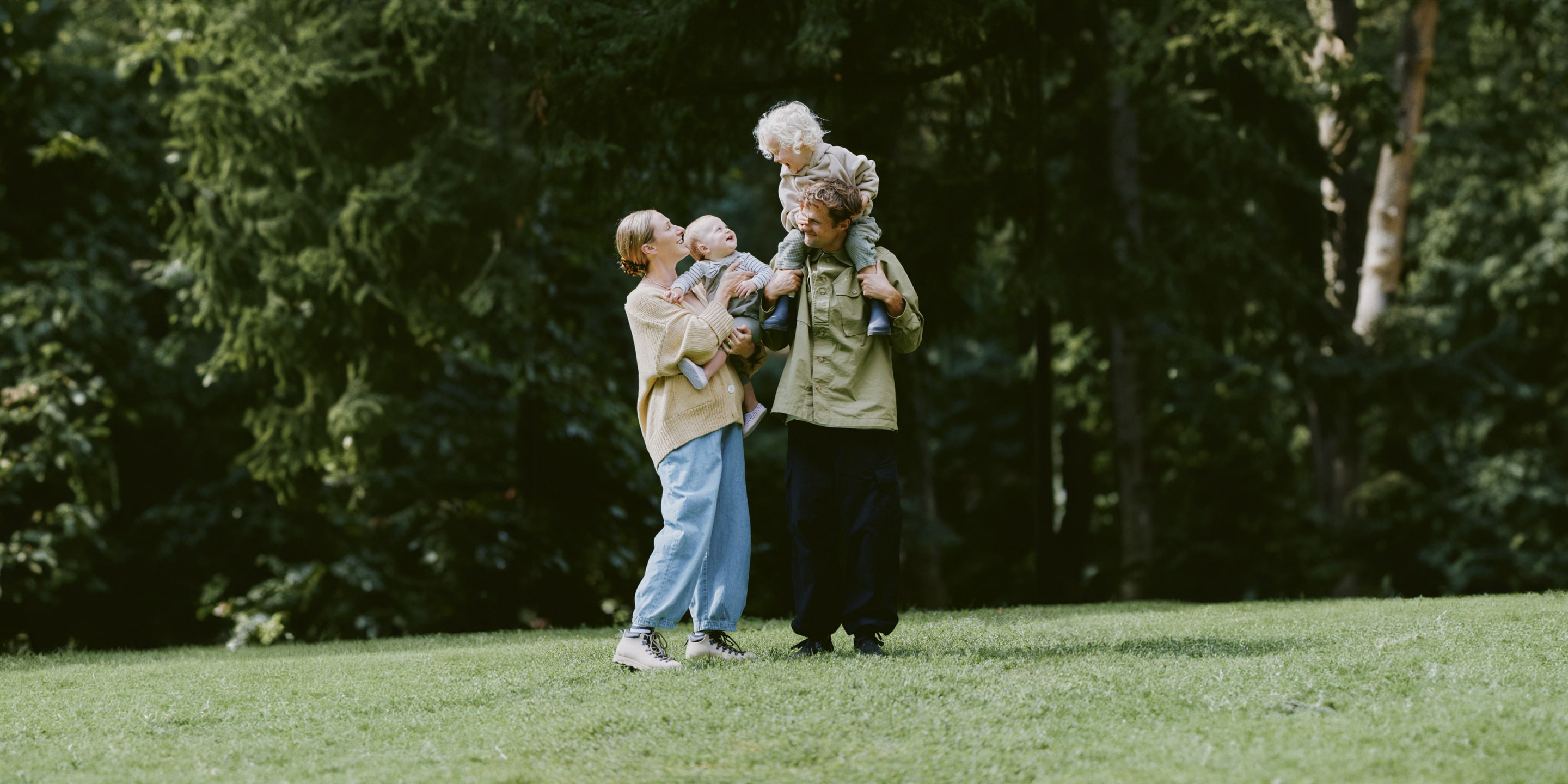 Sebo Walker and his family together on the lawn
